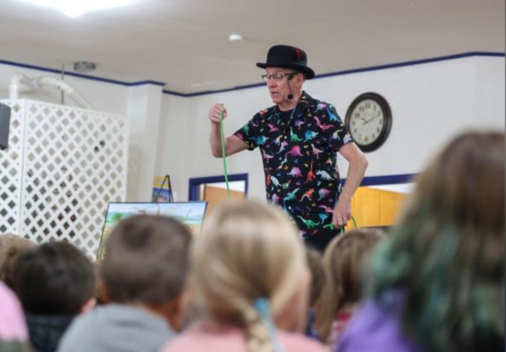 Marty the Reading Magician promotes summer reading at library event
