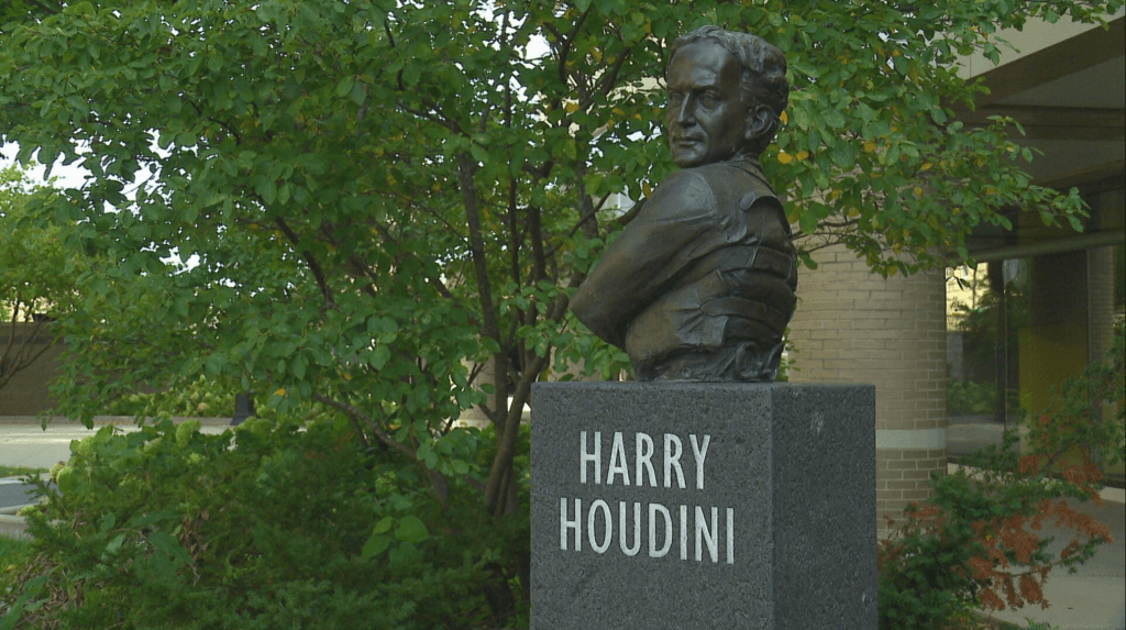 Appleton to install Wisconsin historical marker honoring Harry Houdini at downtown plaza