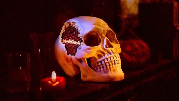 Magicians Take a Bite Out of Deception at the Magic Castle